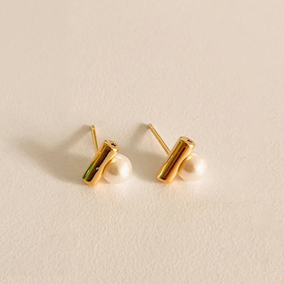 Floating Pearl Stud Earring (Sterling Silver)
