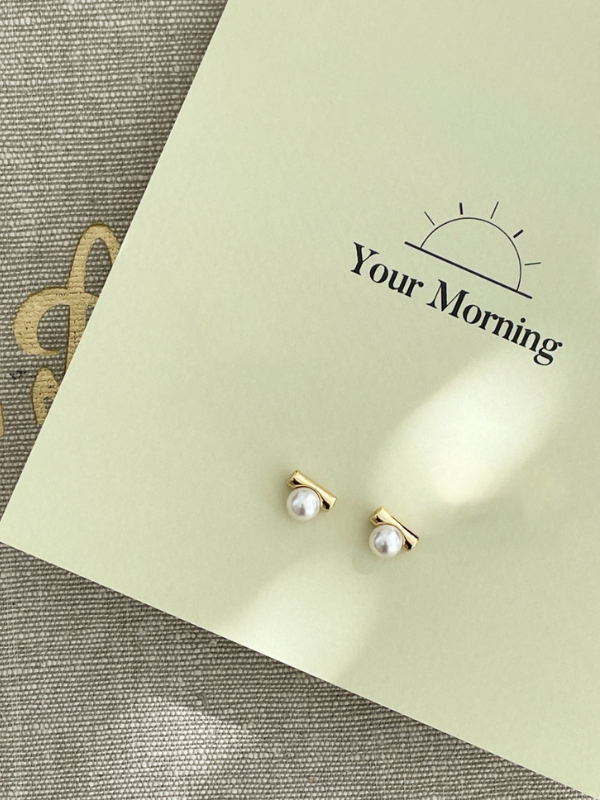 Floating Pearl Stud Earring (Sterling Silver)